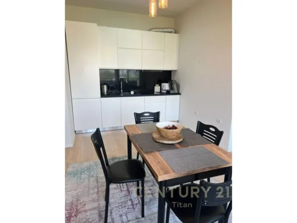 Tirane, jap me qera apartament 2+1+2 , 93 m² 1.300 € (Rruga e Kosovarëve)