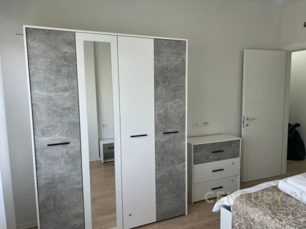 Tirane, jap me qera apartament 2+1+2 , 93 m² 1.300 € (Rruga e Kosovarëve)