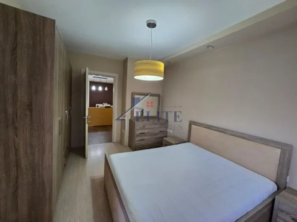 Tirane, jepet me qera apartament 2+1+Ballkon Kati 3, 135 m² 590 € (KMY, Yzberisht)
