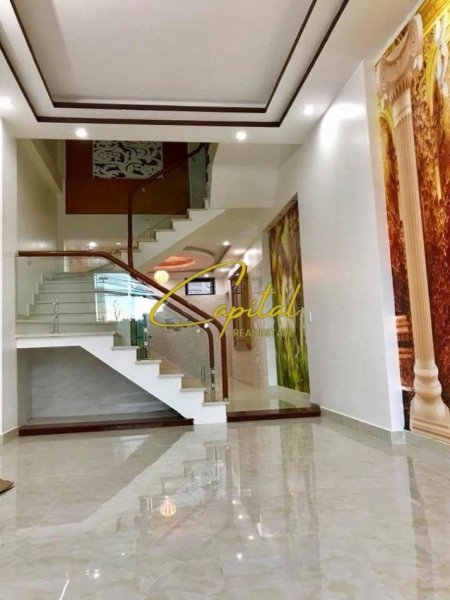 Tirane, jepet me qera dyqan Kati 2, 180 m² 5.000 € (RRUGA MYSLYM SHYRI)