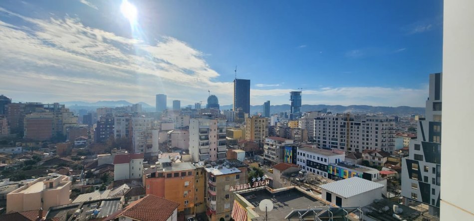 Tirane, shitet 2+1+Ballkon Kati 10, 96 m² (tek Rruga e Barrikadave)