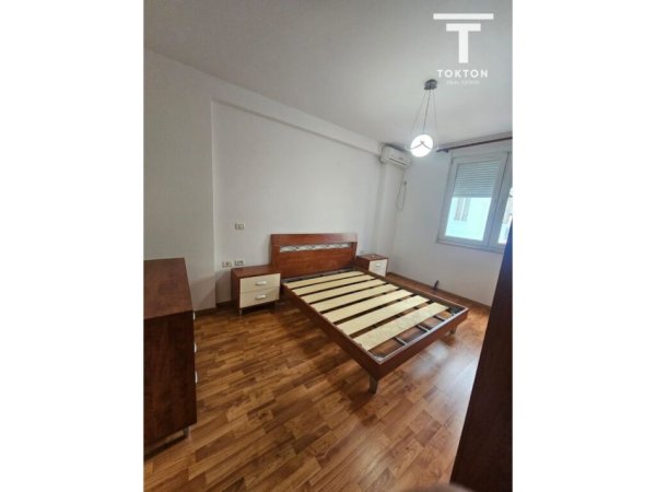 Tirane, jepet me qera ambjent biznesi Kati 3, 119 m² 1.200 € (Ish Espozita, Tiranë, TT 1784)