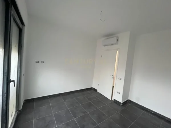 Tirane, shes apartament 3+1+2 , 147 m² 340.000 € (Liqeni i Thatë)
