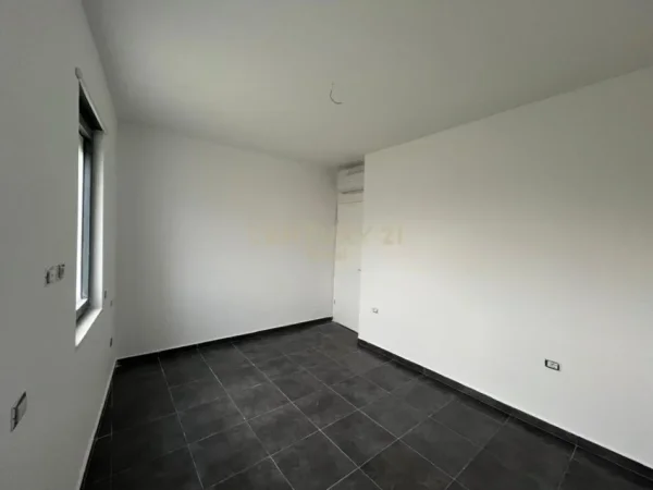 Tirane, shes apartament 3+1+2 , 147 m² 340.000 € (Liqeni i Thatë)