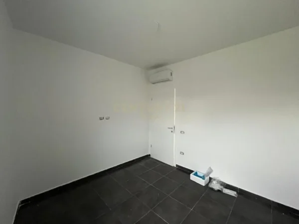 Tirane, shes apartament 3+1+2 , 147 m² 340.000 € (Liqeni i Thatë)