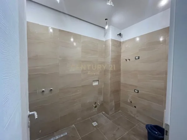 Tirane, shes apartament 3+1+2 , 147 m² 340.000 € (Liqeni i Thatë)