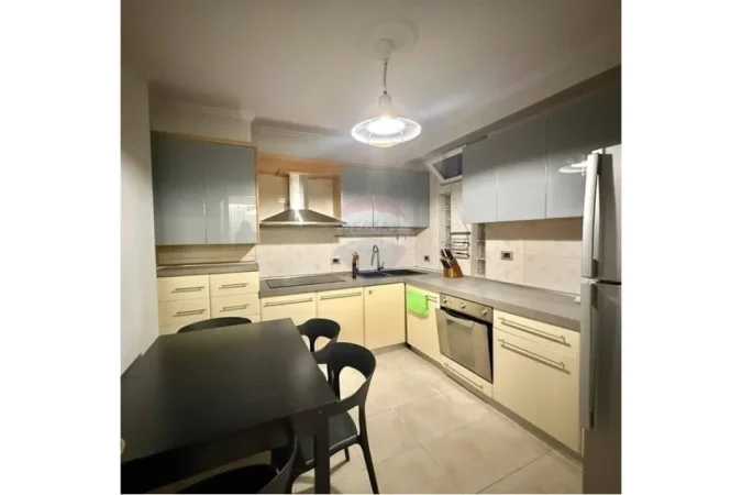 Tirane, jepet me qera apartament 3+1+Aneks+Ballkon Kati 6, 155 m² 1.100 € (ish Ekspozita)
