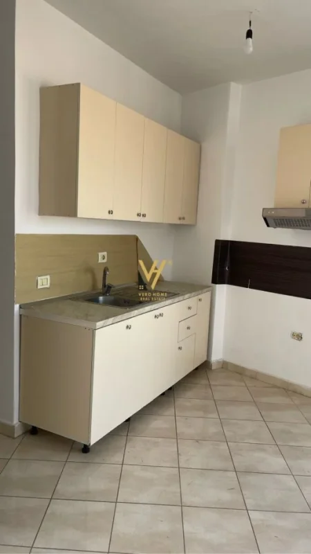Tirane, shitet apartament 1+1+Ballkon Kati 4, 72 m² 85.000 € (FRESK)