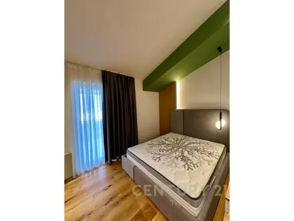 Tirane, shes apartament 3+1+3+2 POSTE PARKIMI+VERANDE  , 300 m² 650.000 € (Liqeni i Thatë)