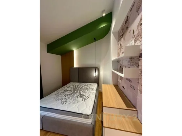 Tirane, shes apartament 3+1+3+2 POSTE PARKIMI+VERANDE  , 300 m² 650.000 € (Liqeni i Thatë)