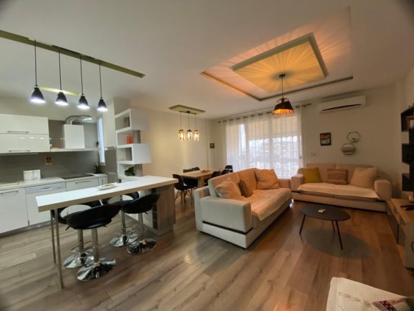 Tirane, jepet me qera 3+1+Ballkon Kati 8, 130 m² 1.200 € (prane Arturbinës)