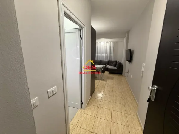 Vlore, jepet me qera apartament 1+1+Ballkon Kati 4, 70 m² 350 € (Rruga dhimitër Konomi)