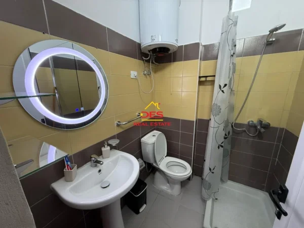 Vlore, jepet me qera apartament 1+1+Ballkon Kati 4, 70 m² 350 € (Rruga dhimitër Konomi)