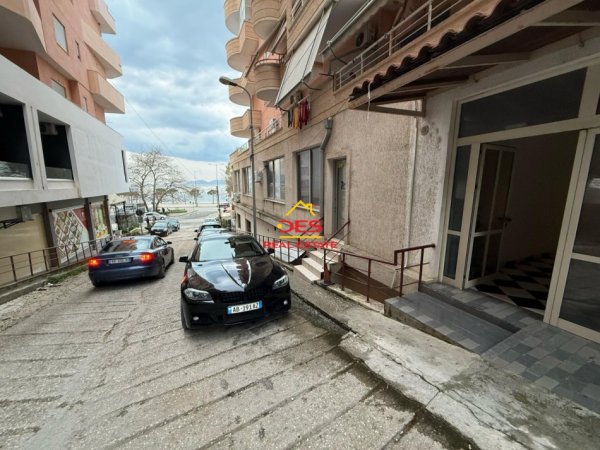 Vlore, jepet me qera apartament 1+1+Ballkon Kati 4, 70 m² 350 € (Rruga dhimitër Konomi)