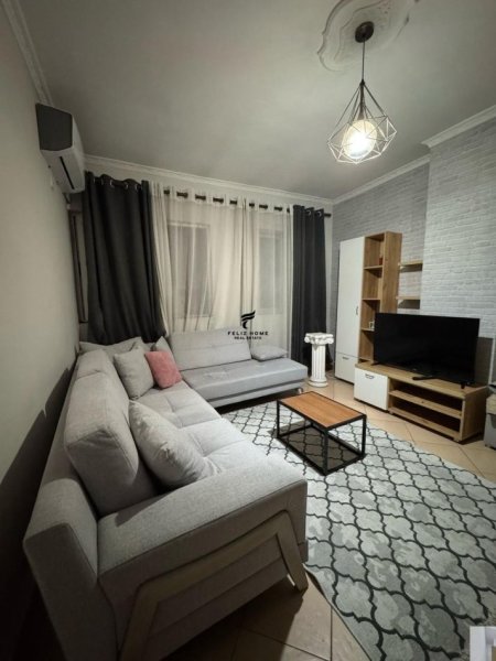 Tirane, jepet me qera apartament 1+1+Ballkon Kati 8, 60 m² 400 € (ASTIR)