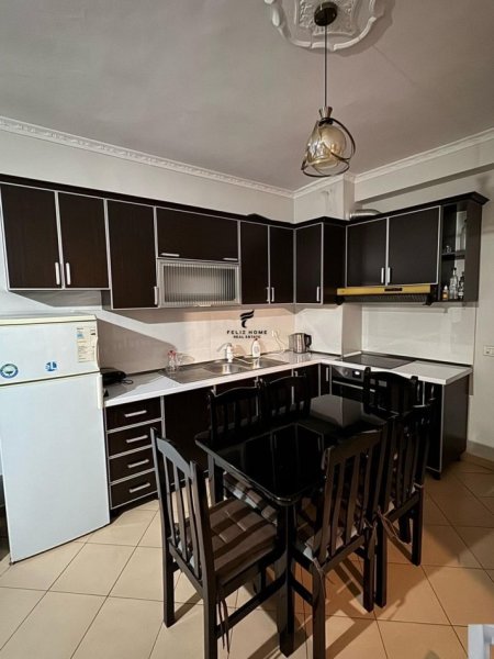 Tirane, jepet me qera apartament 1+1+Ballkon Kati 8, 60 m² 400 € (ASTIR)