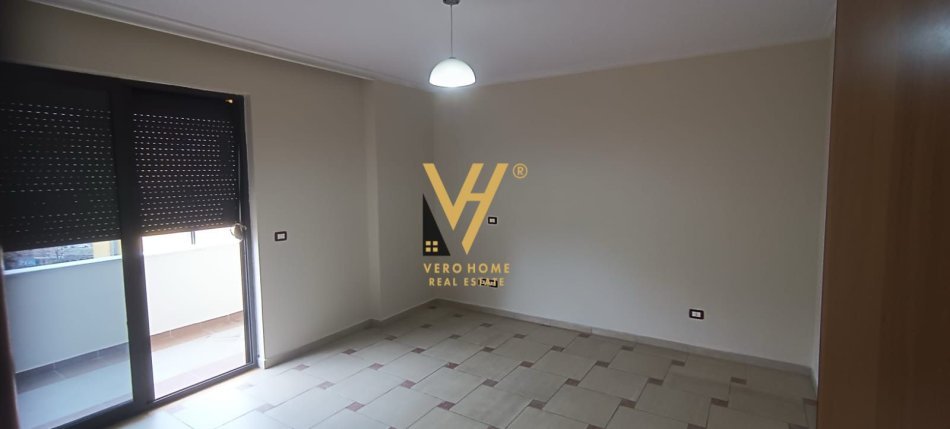 Tirane, jepet me qera zyre Kati 4, 132 m² 1.100 € (RRUGA KAJO KARAFILI,.QENDER)