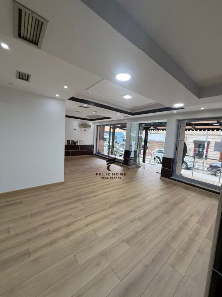 Tirane, jepet me qera dyqan Kati 0, 110 m² 1.500 € (VASIL SHANTO)