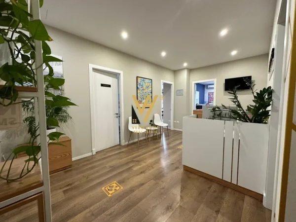 Tirane, jepet me qera zyre Kati 2, 200 m² 3.100 € (BULEVARDI GJERGJ FISHTA)