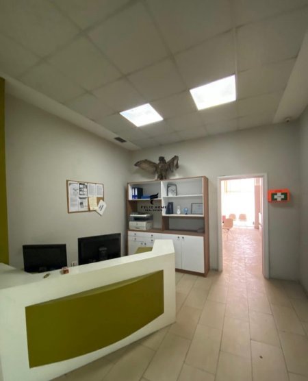 Tirane, jepet me qera zyre Kati 1, 60 m² 600 € (RRUGA E KAVAJES)