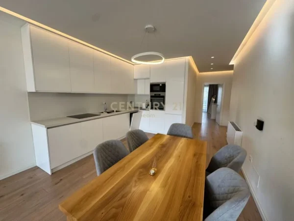 Tirane, shes apartament 2+1+2 , 136 m² 340.000 € (Komuna e Parisit)