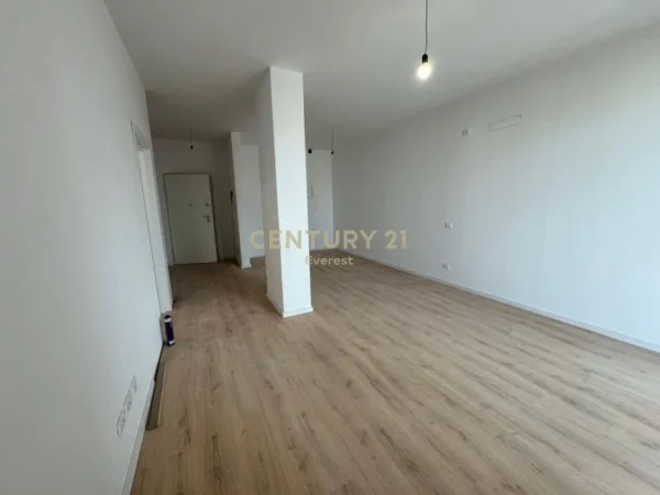 Tirane, shes apartament 2+1+2 , 127 m² 390.000 € (Komuna e Parisit)