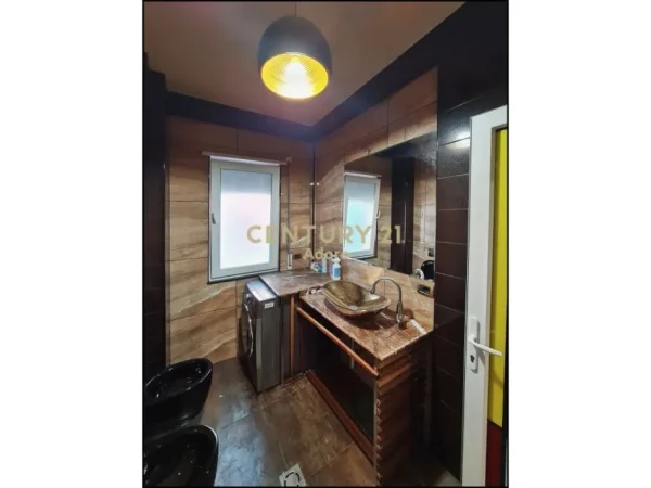 Tirane, jap me qera apartament 2+1+2 , 114 m² 600 € (Kopshti Botanik Zoologjik)