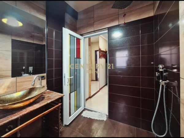 Tirane, jap me qera apartament 2+1+2 , 114 m² 600 € (Kopshti Botanik Zoologjik)
