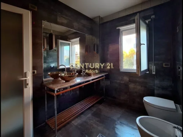 Tirane, jap me qera apartament 2+1+2 , 114 m² 600 € (Kopshti Botanik Zoologjik)