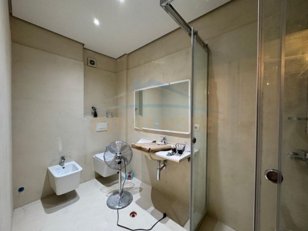 Tirane, jepet me qera apartament 2+1+Ballkon Kati 12, 105 m² 900 € (Rruga Panorama)