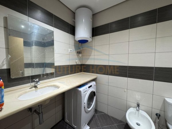 Tirane, jepet me qera apartament 2+1+Ballkon Kati 12, 105 m² 900 € (Rruga Panorama)