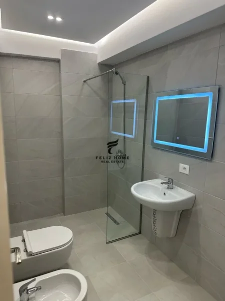 Tirane, shitet apartament 1+1+Ballkon Kati 4, 65 m² 130.000 € (KODRA E DIELLIT)