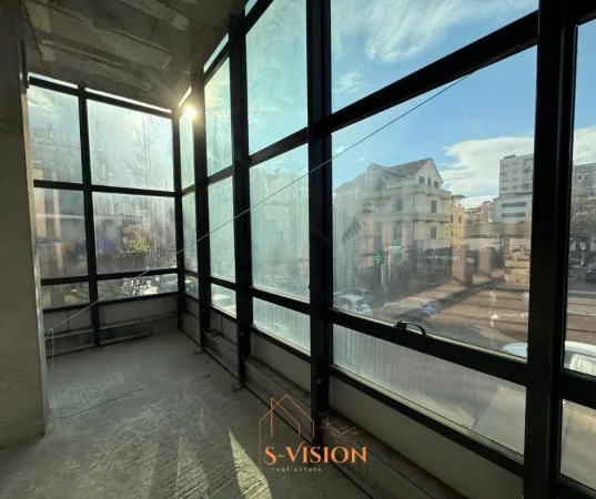 Durres, jepet me qera ambjent biznesi Kati 2, 648 m² (Perball Spitalit)