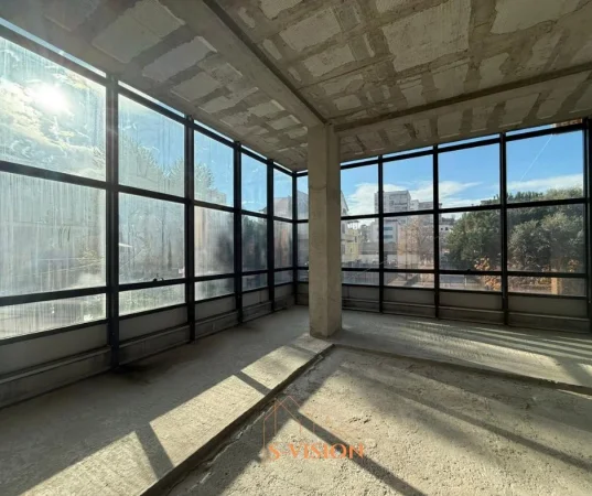 Durres, jepet me qera ambjent biznesi Kati 2, 648 m² (Perball Spitalit)