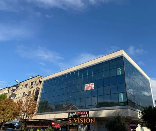 Durres, jepet me qera ambjent biznesi Kati 2, 648 m² (Perball Spitalit)