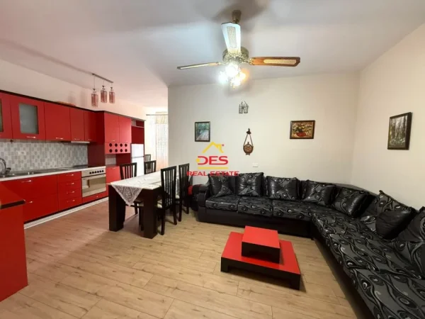 Vlore, shitet apartament 1+1+Ballkon Kati 4, 75 m² 110.000 € (Rruga Kosova)