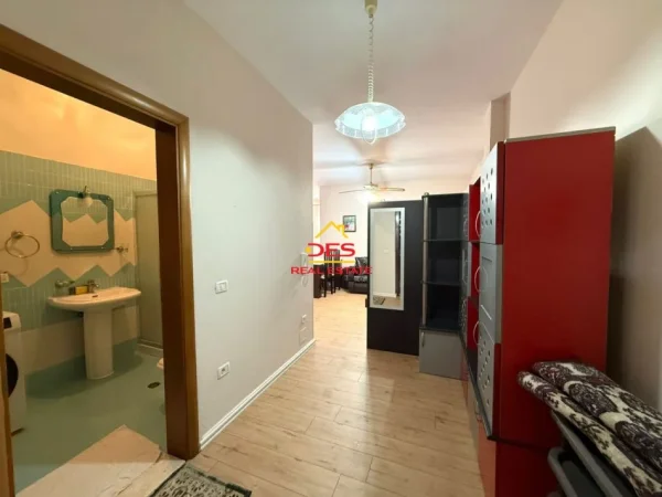 Vlore, shitet apartament 1+1+Ballkon Kati 4, 75 m² 110.000 € (Rruga Kosova)
