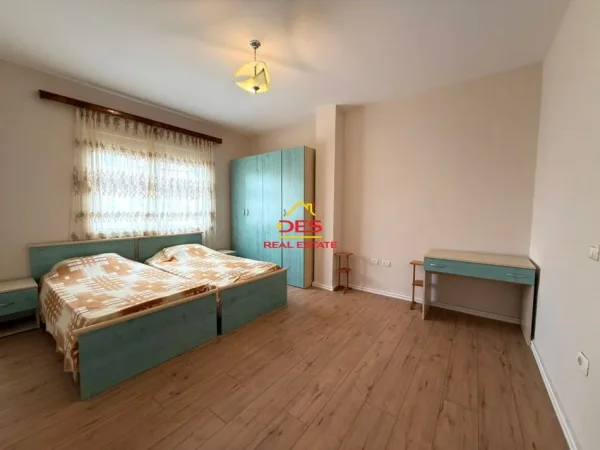 Vlore, shitet apartament 1+1+Ballkon Kati 4, 75 m² 110.000 € (Rruga Kosova)