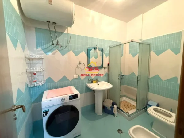 Vlore, shitet apartament 1+1+Ballkon Kati 4, 75 m² 110.000 € (Rruga Kosova)