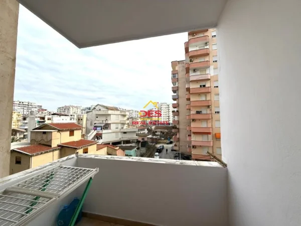 Vlore, shitet apartament 1+1+Ballkon Kati 4, 75 m² 110.000 € (Rruga Kosova)