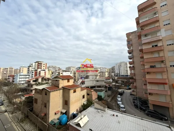 Vlore, shitet apartament 1+1+Ballkon Kati 4, 75 m² 110.000 € (Rruga Kosova)