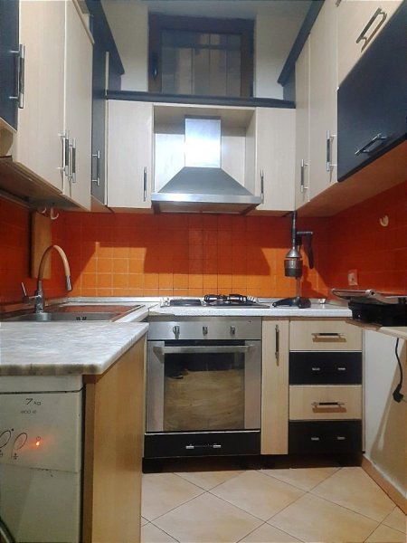 Tirane, jepet me qera apartament 3+1+Aneks Kati 1, 88 m² 1.000 € (bulevardi i ri)