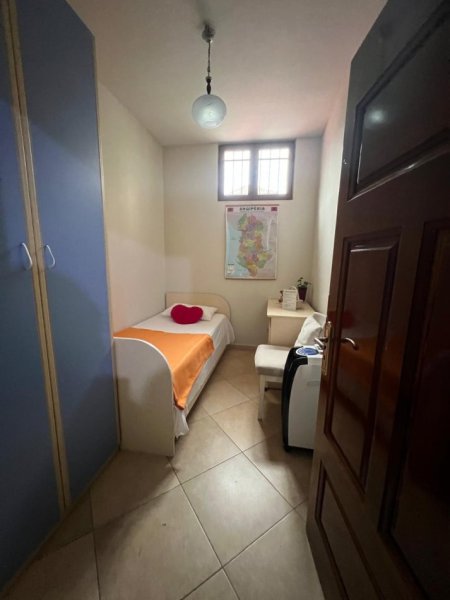 Tirane, jepet me qera apartament 3+1+Aneks Kati 1, 88 m² 1.000 € (bulevardi i ri)