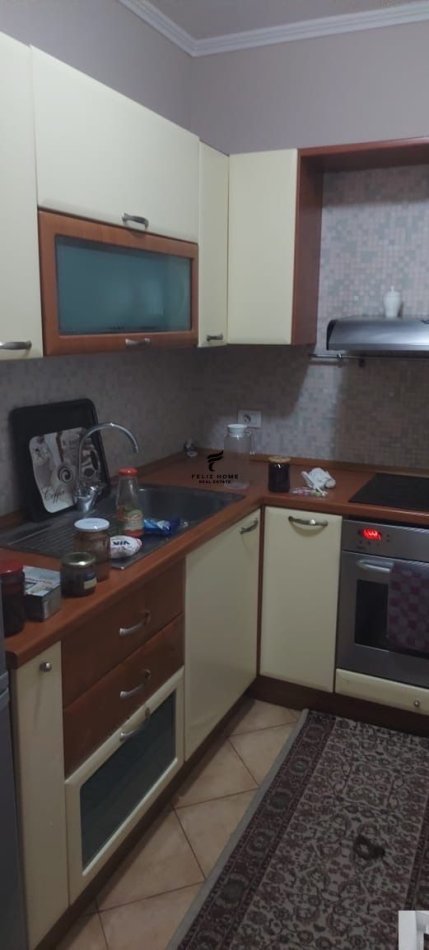 Tirane, jepet me qera apartament 1+1+Ballkon Kati 5, 70 m² 600 € (RRUGA E ELBASANIT)