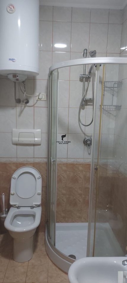 Tirane, jepet me qera apartament 1+1+Ballkon Kati 5, 70 m² 600 € (RRUGA E ELBASANIT)