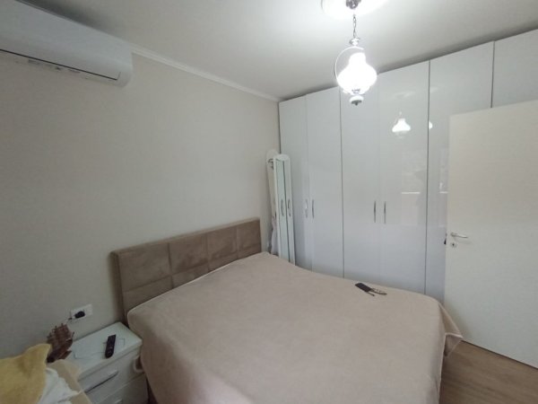 Tirane, jepet me qera apartament 1+1+Aneks+Ballkon Kati 4, 70 m² 500 € (kodra e diellit)