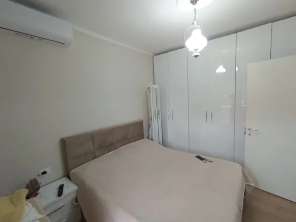 Tirane, jepet me qera apartament 1+1+Aneks+Ballkon Kati 4, 74 m² 500 € (selite)