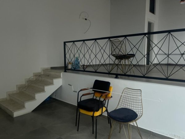 Tirane, jepet me qera ambjent biznesi Kati 0, 50 m² 300 € (kodra e diellit)
