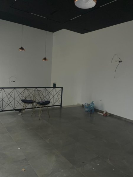 Tirane, jepet me qera ambjent biznesi Kati 0, 50 m² 300 € (kodra e diellit)