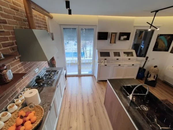 Tirane, shes apartament 2+1+2+POST PARKIMI , 218 m² 440.000 € (Kopshti Botanik Zoologjik)